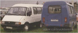 Кубань-ГАЗ-3232 образца 1996 года. На синем микроавтобусе установлена задняя светотехника от грузовичков Tata
