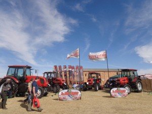 МТЗ на выставке Grain SA NAMPO Harvest Day в ЮАР (фото http://www.belarus-tractor.com)