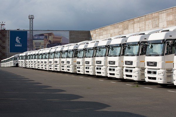 Компании-грузоперевозчики все активнее стали покупать седельный тягач КАМАЗ-5490